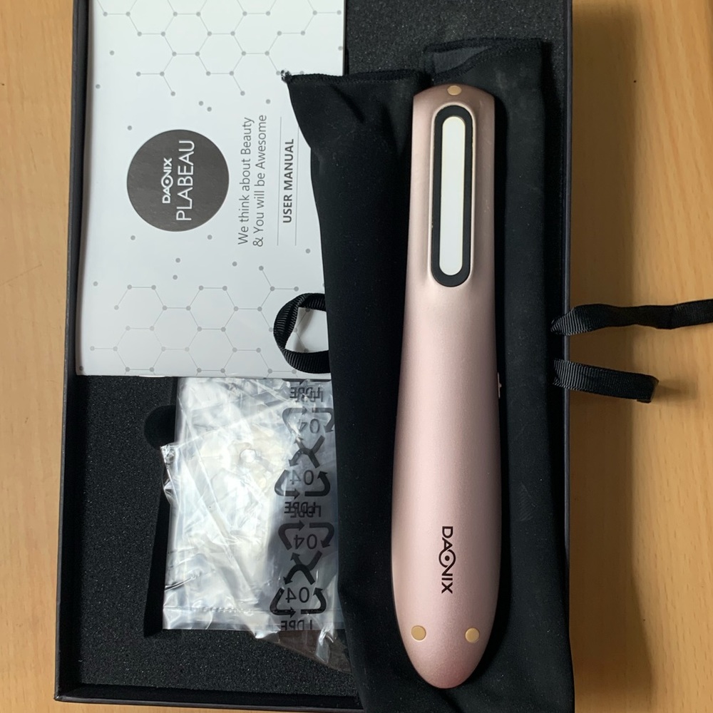 PLABEAU Daonix Plasma Skin Care Beauty Device Frosted metal Pink
